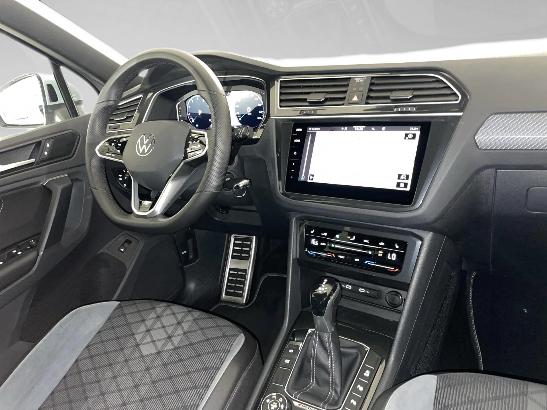 Volkswagen-Tiguan-image-6