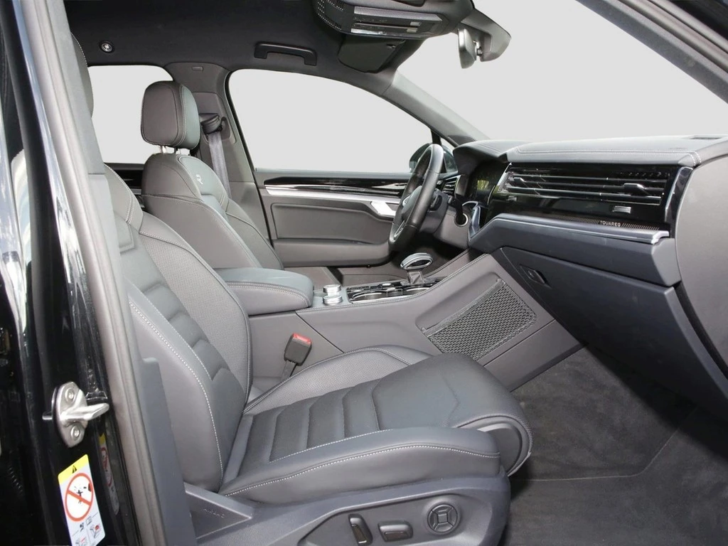 Volkswagen-Touareg-image-7