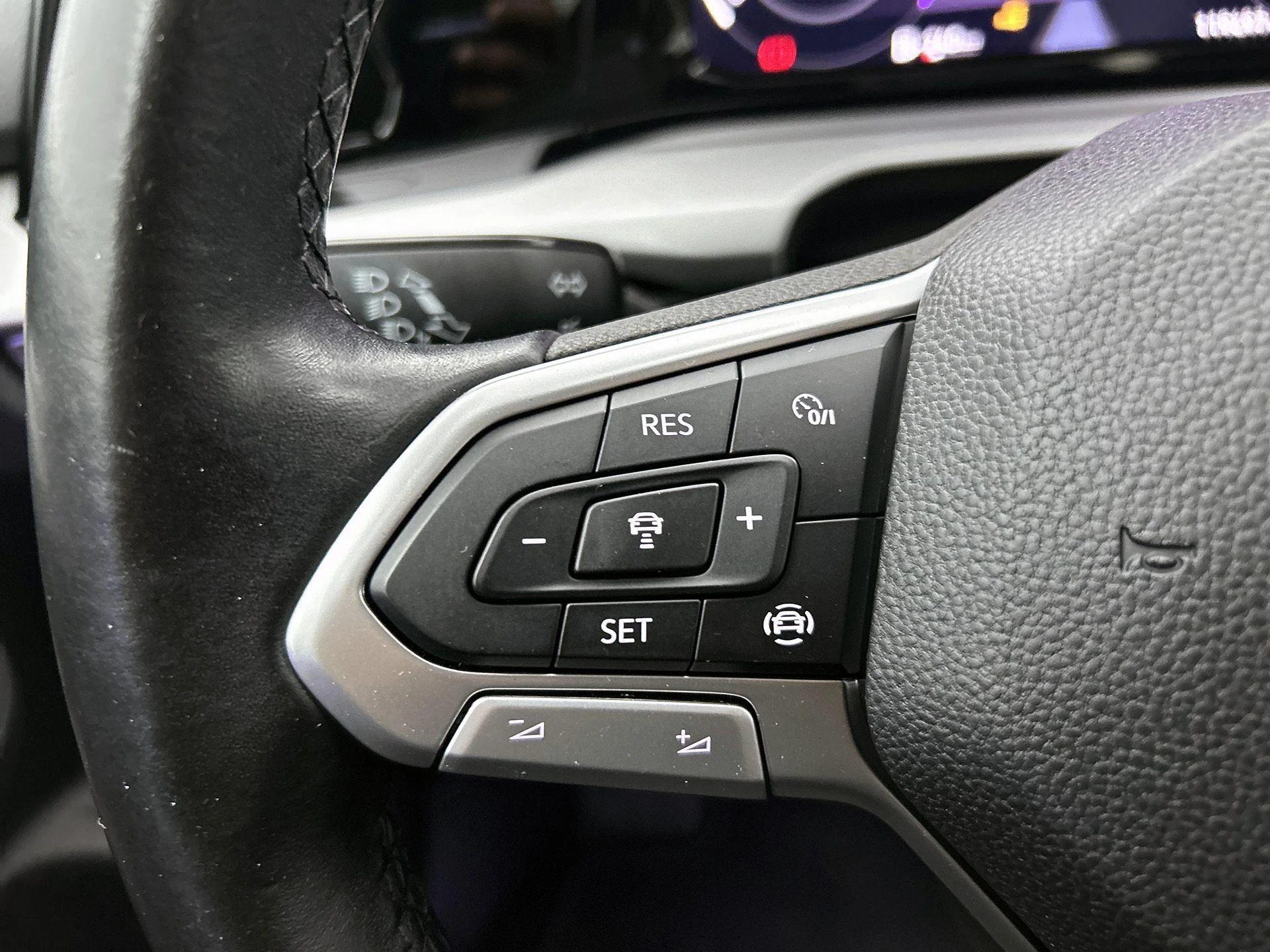 Volkswagen-Golf-image-7