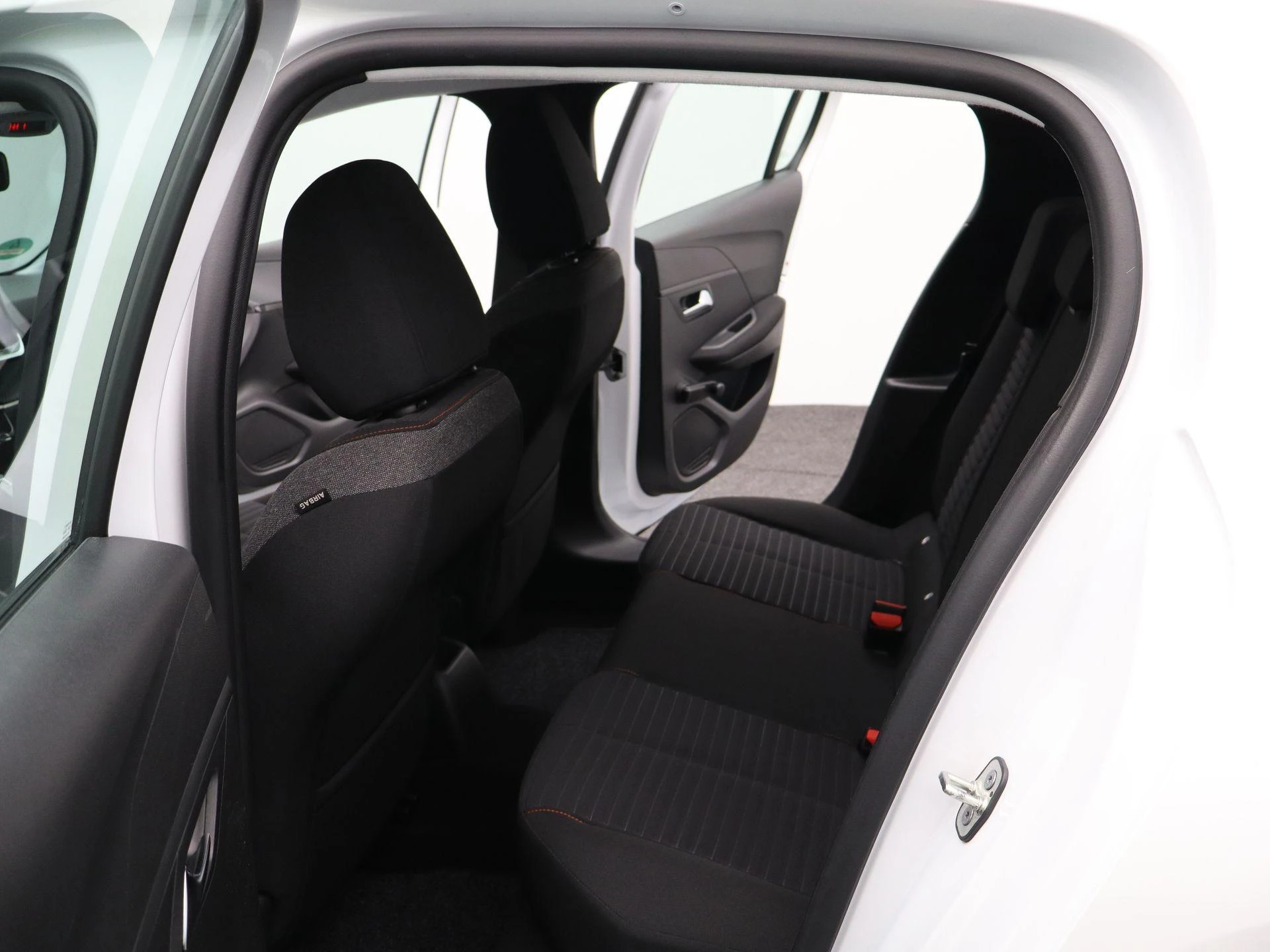 Peugeot-208-image-11