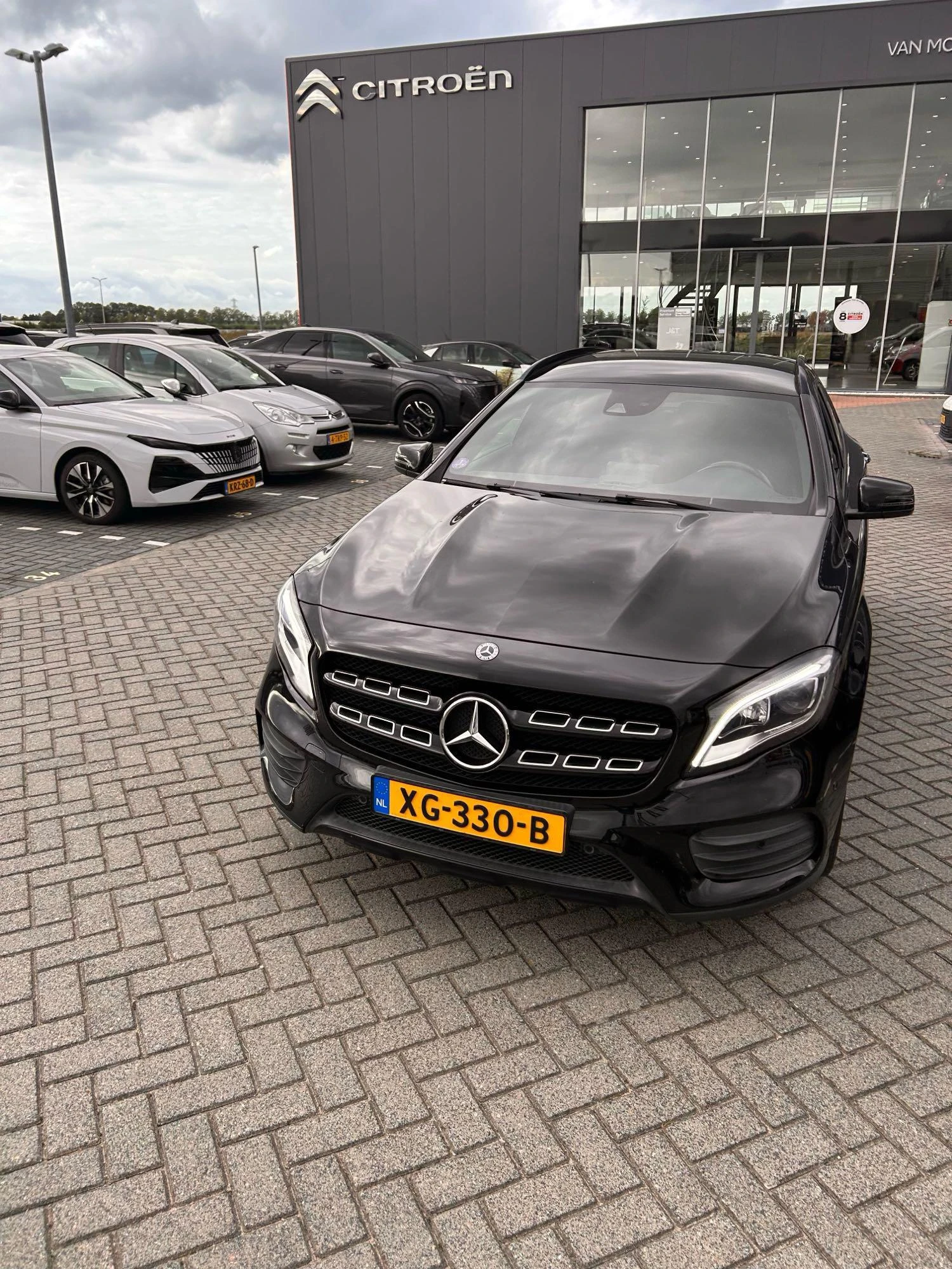Mercedes-Benz-GLA-image-11