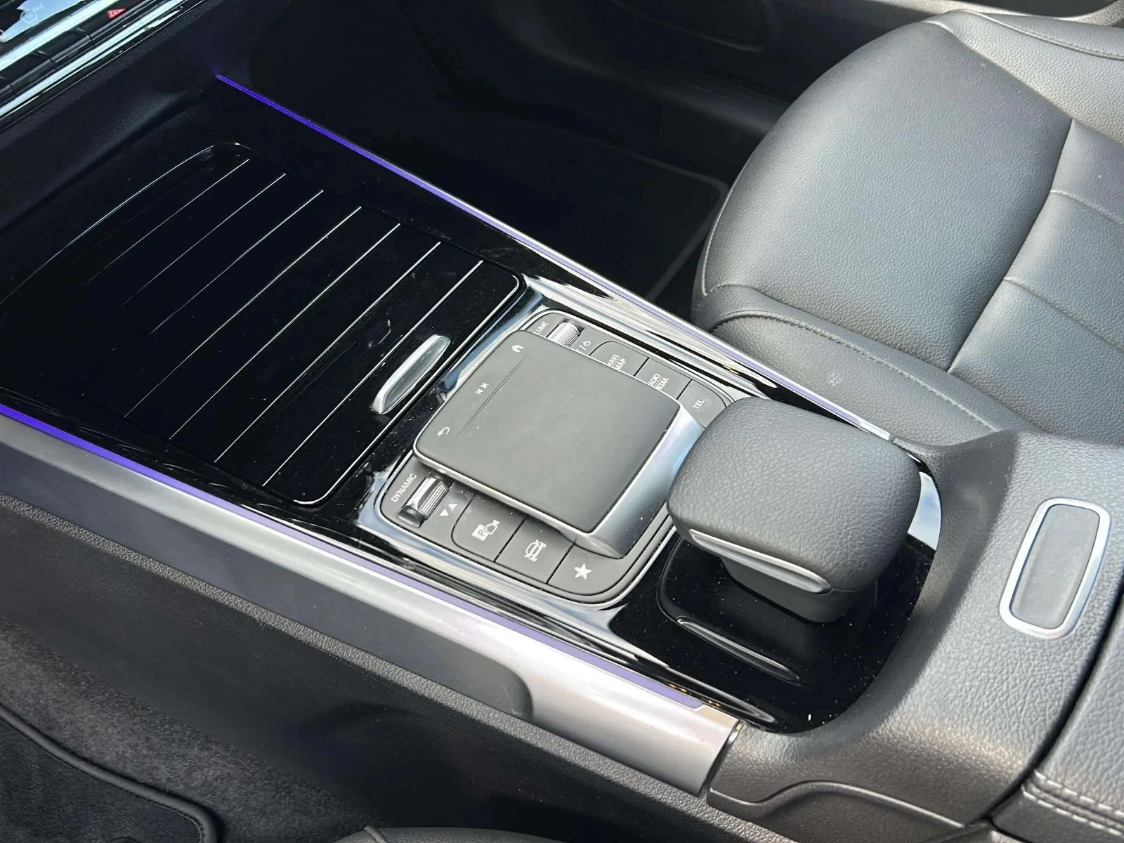 Mercedes-Benz-EQB-image-13