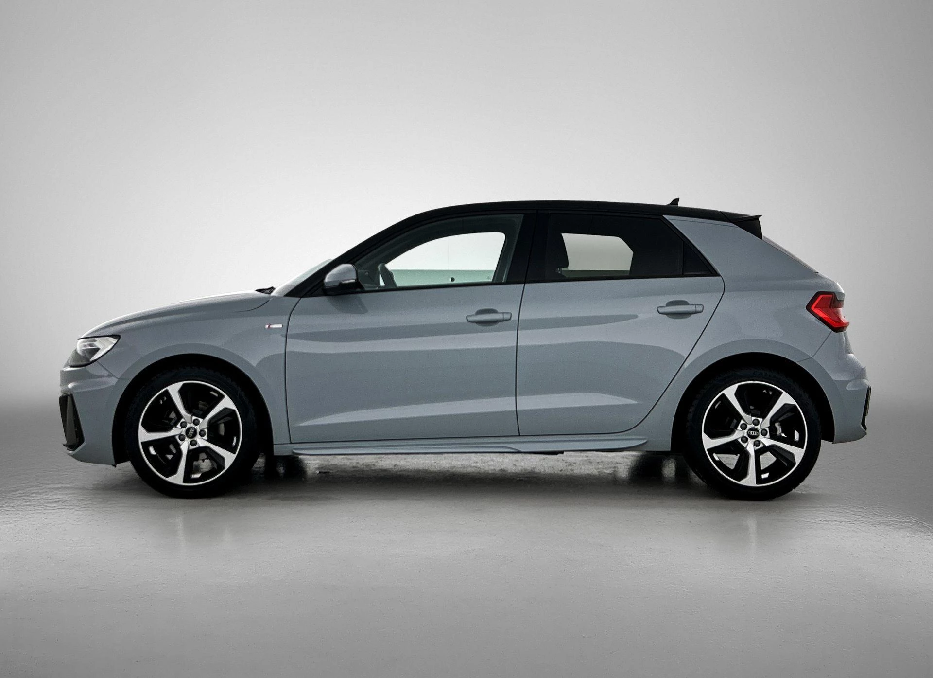 Audi-A1 Sportback-image-1