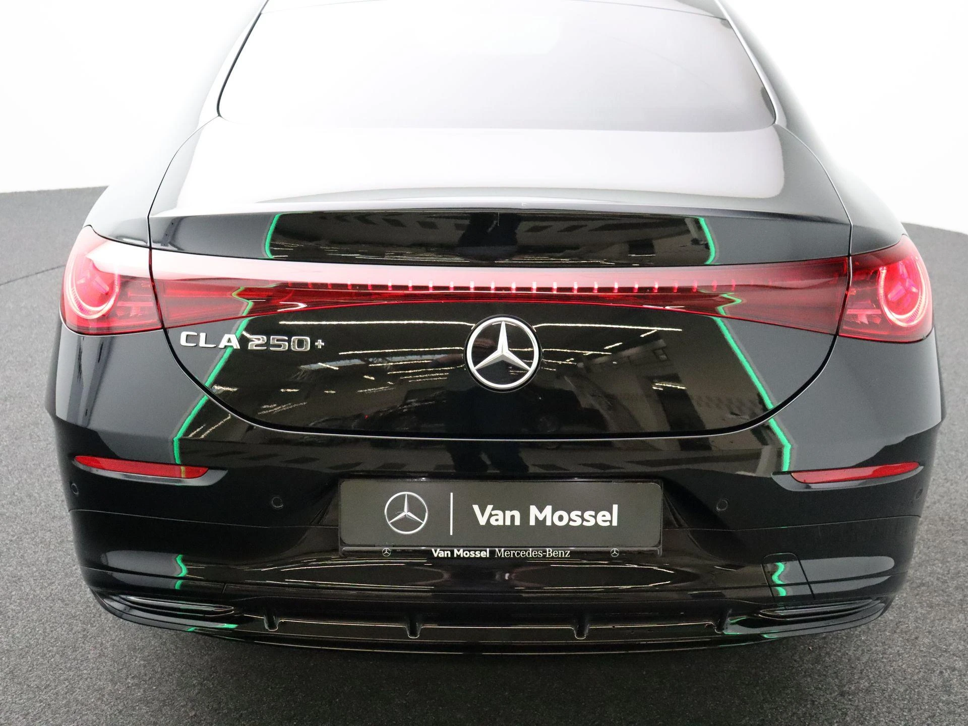 Mercedes-Benz-CLA-image-25