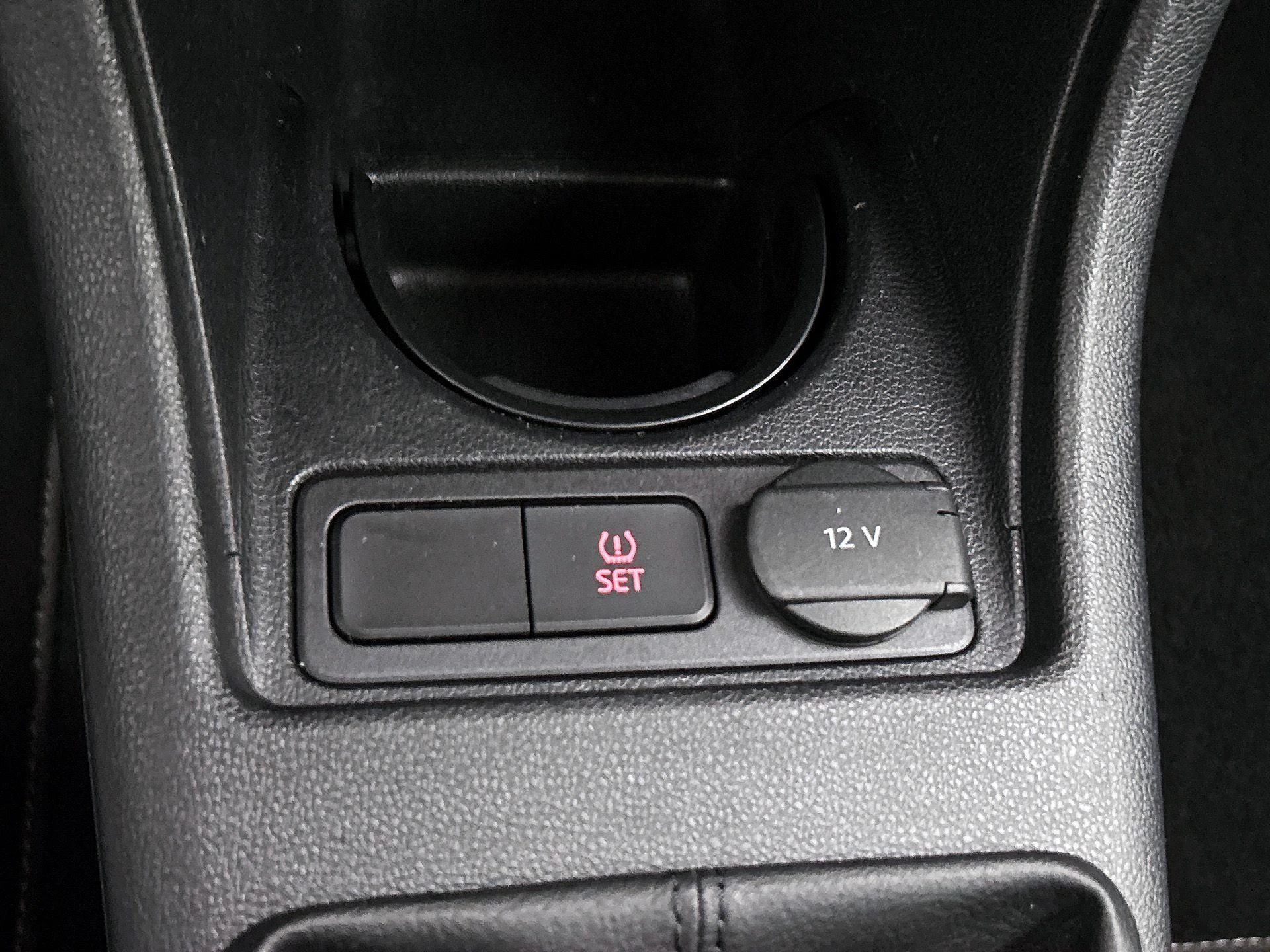 Volkswagen-up!-image-21