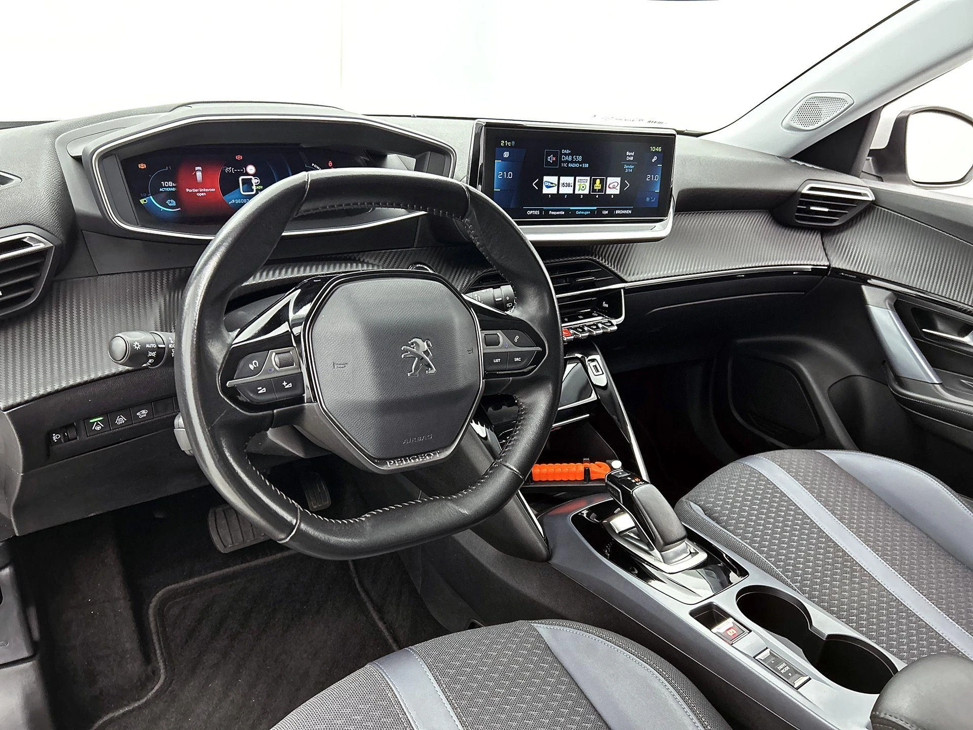 Peugeot-e-2008-image-19