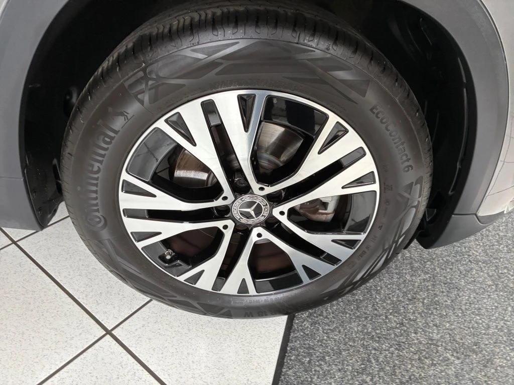 Mercedes-Benz-GLA 200-image-17