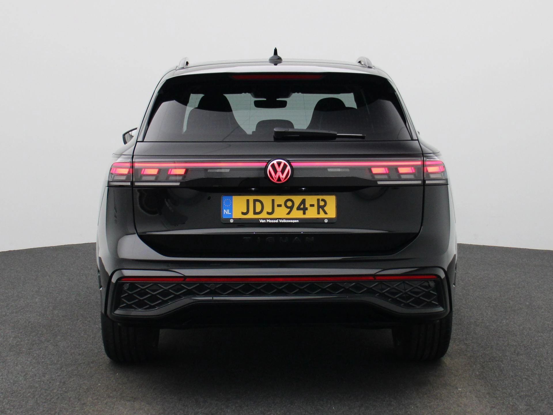 Volkswagen-Tiguan-image-4
