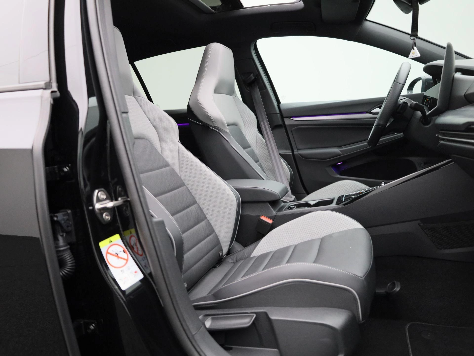 Volkswagen-Golf-image-33