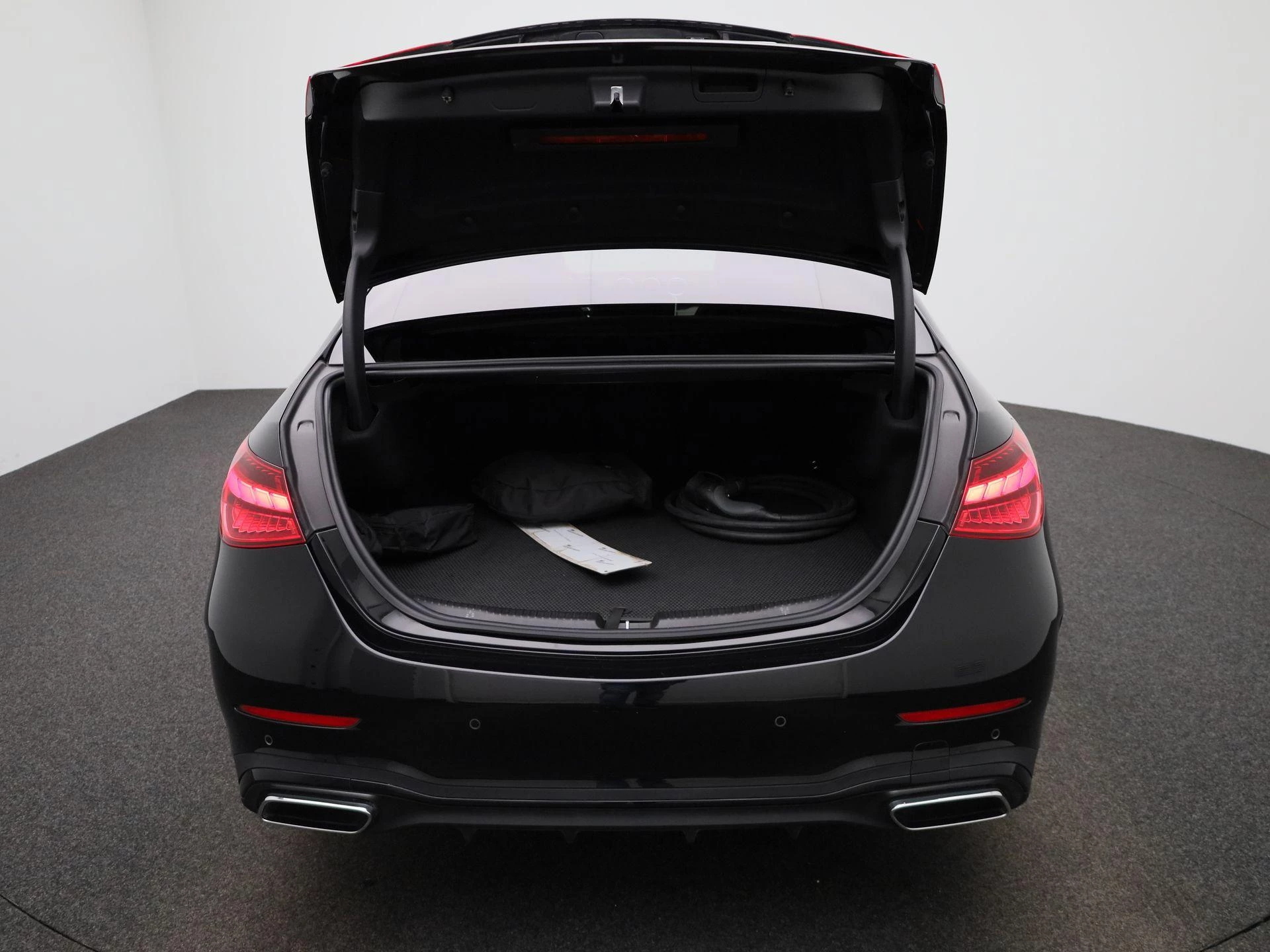 Mercedes-Benz-C-Klasse-image-10