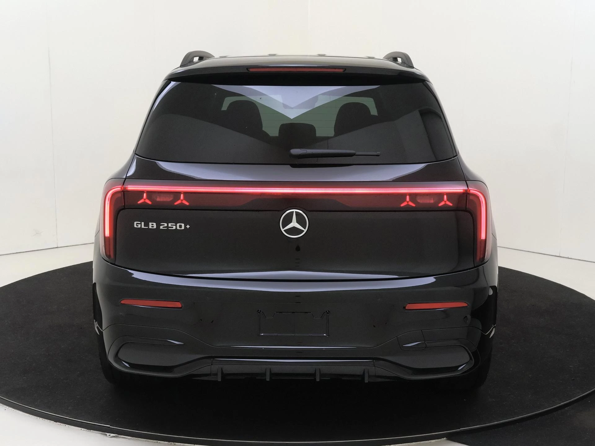 Mercedes-Benz-GLB-image-6