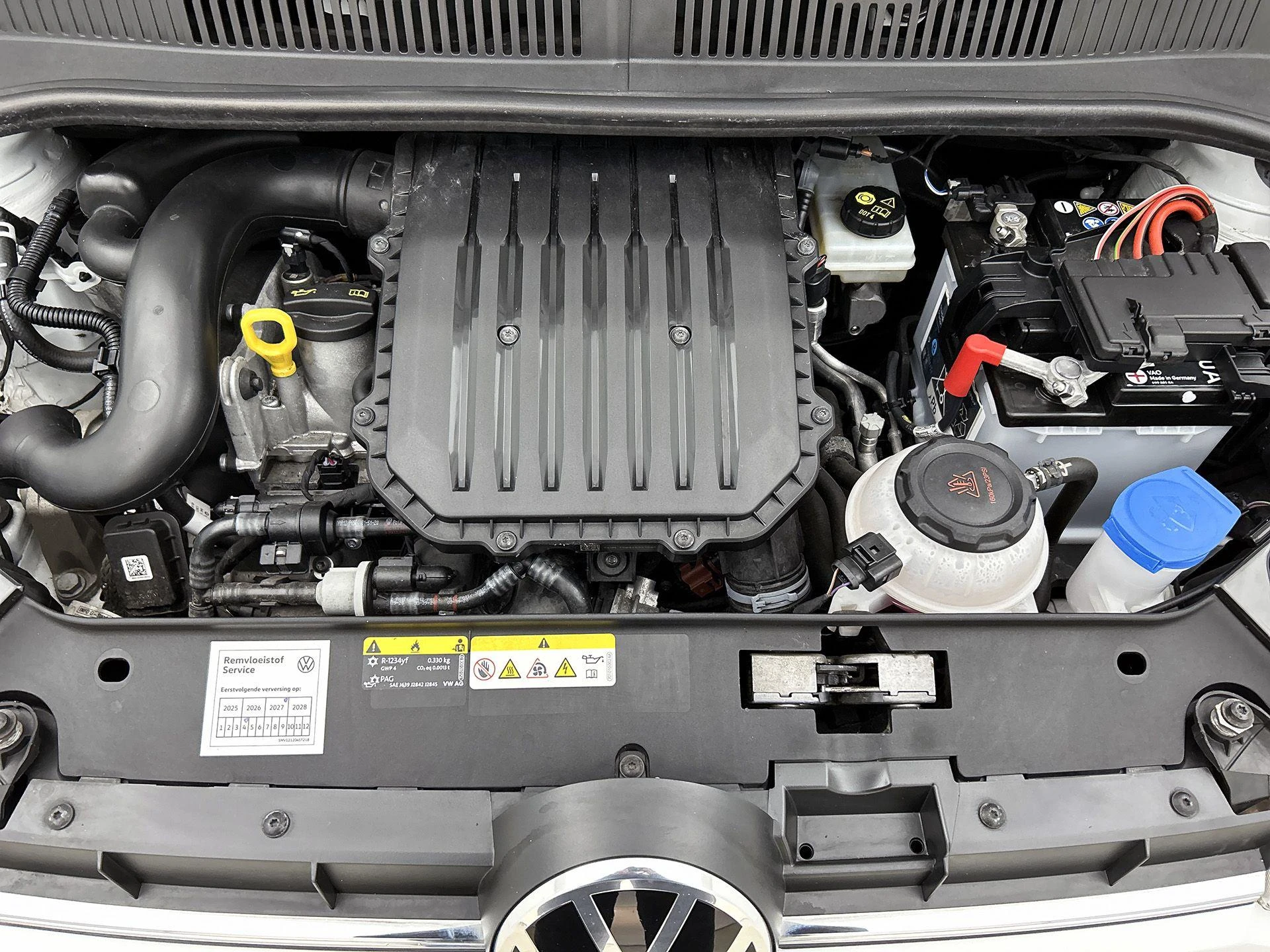 Volkswagen-up!-image-24