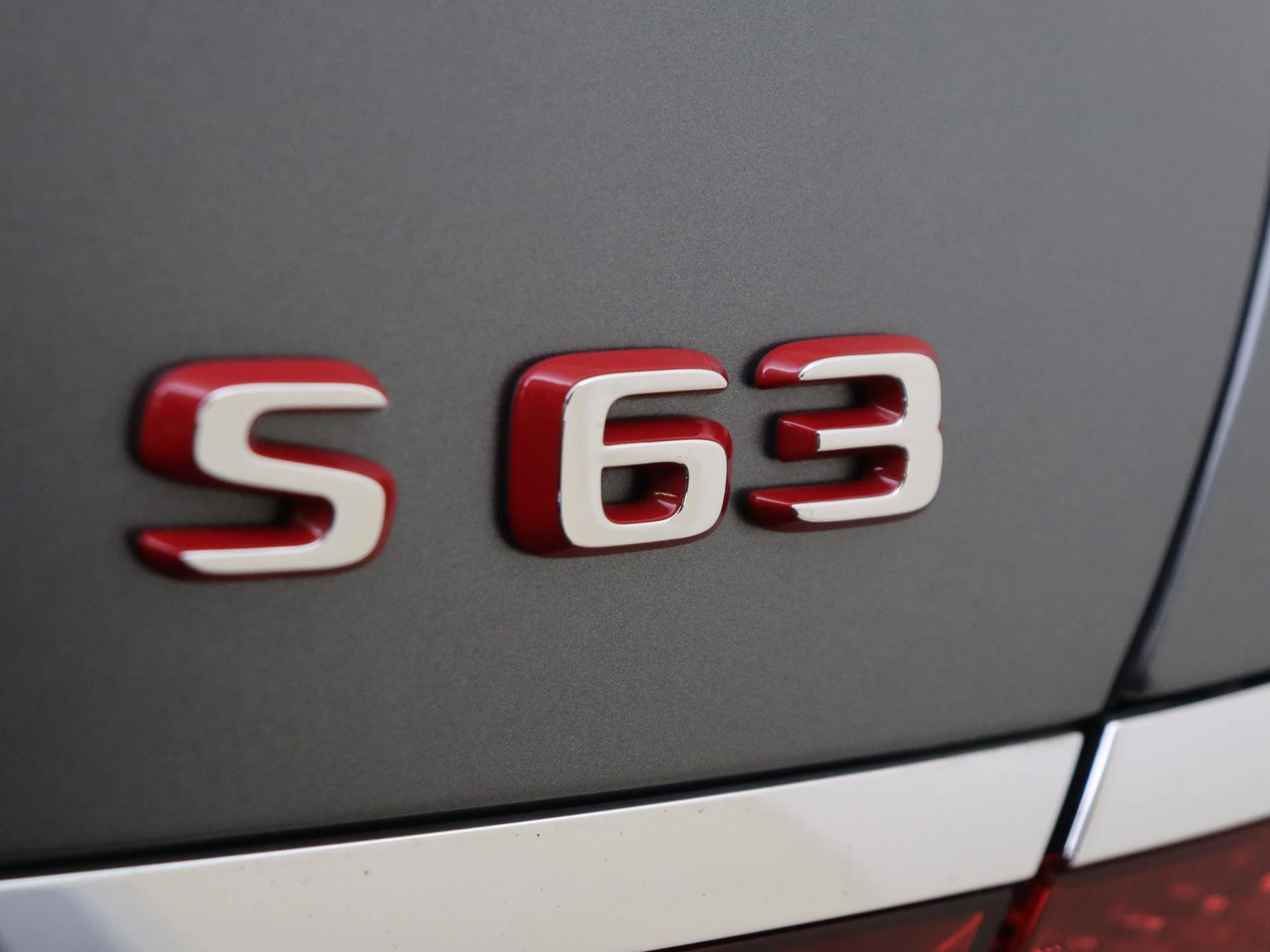 Mercedes-Benz-S-Klasse-image-40