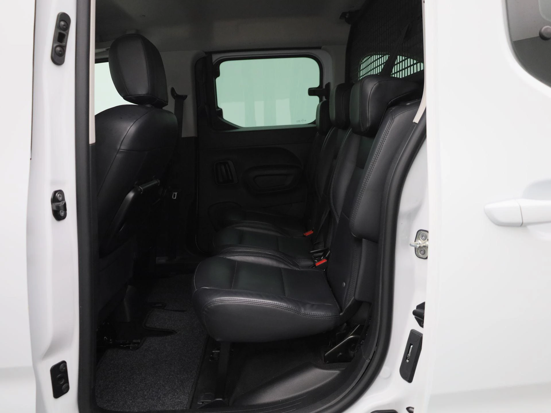 Opel-Combo Life-image-13