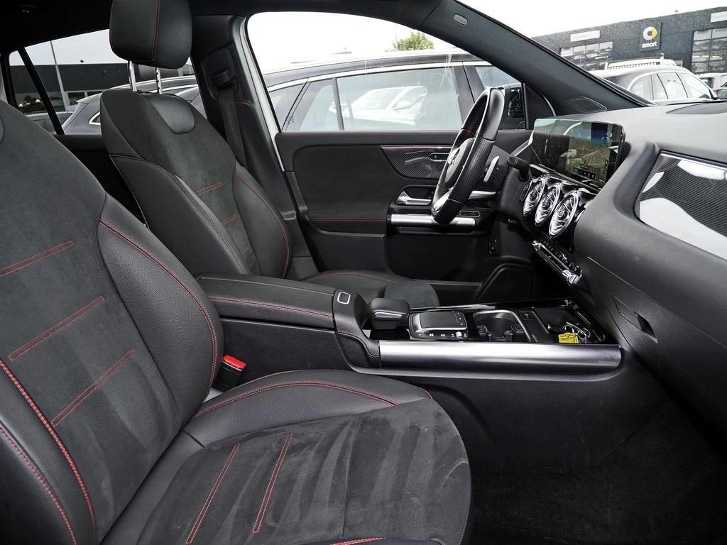 Mercedes-Benz-GLA 220 d-image-12