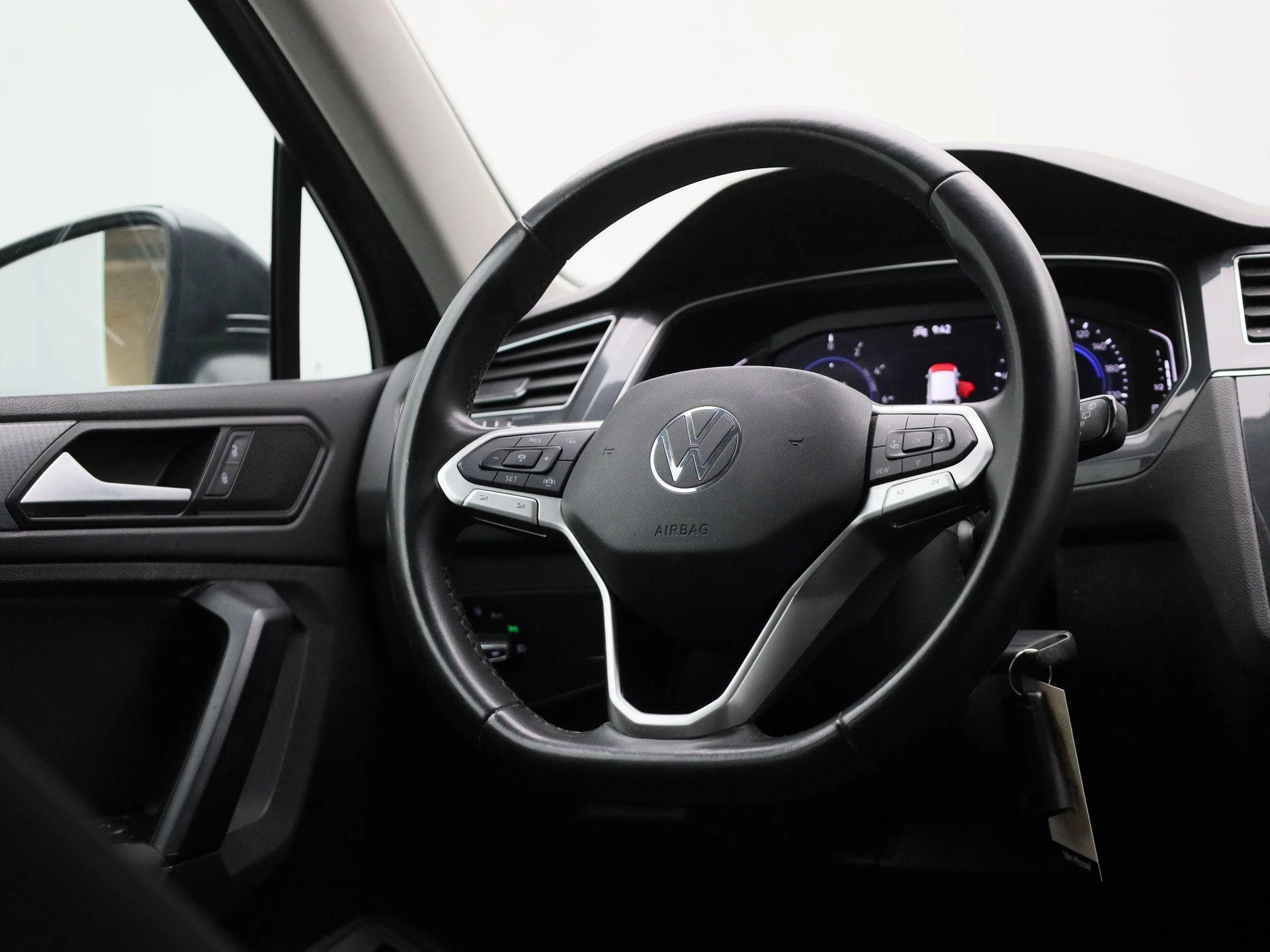 Volkswagen-Tiguan-image-35