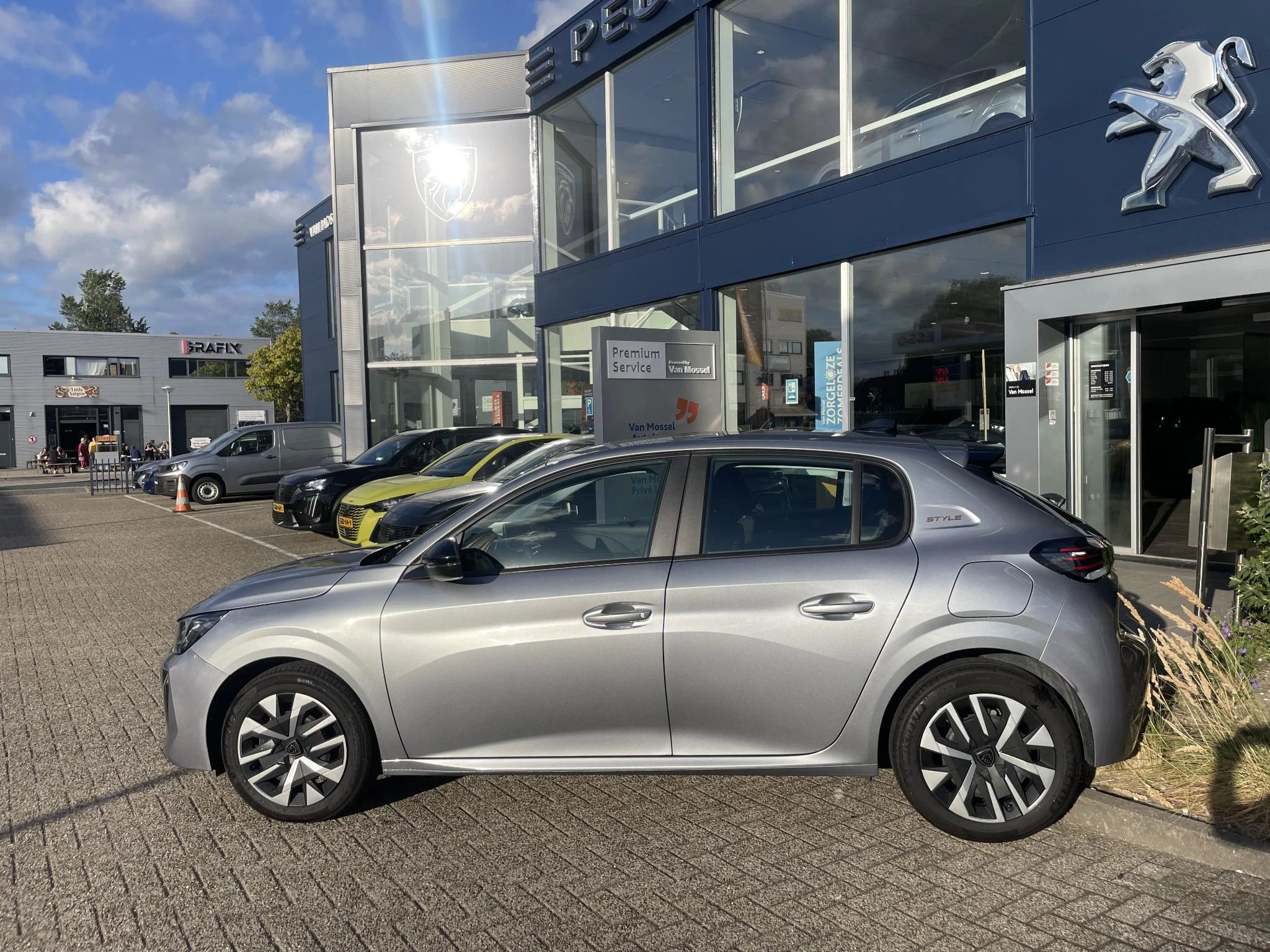 Peugeot-208-image-2