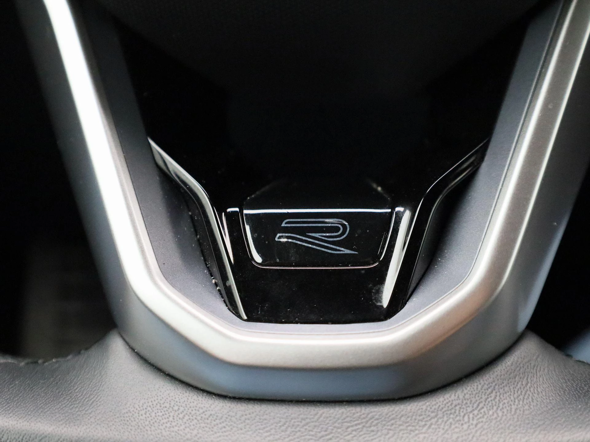 Volkswagen-Golf-image-28