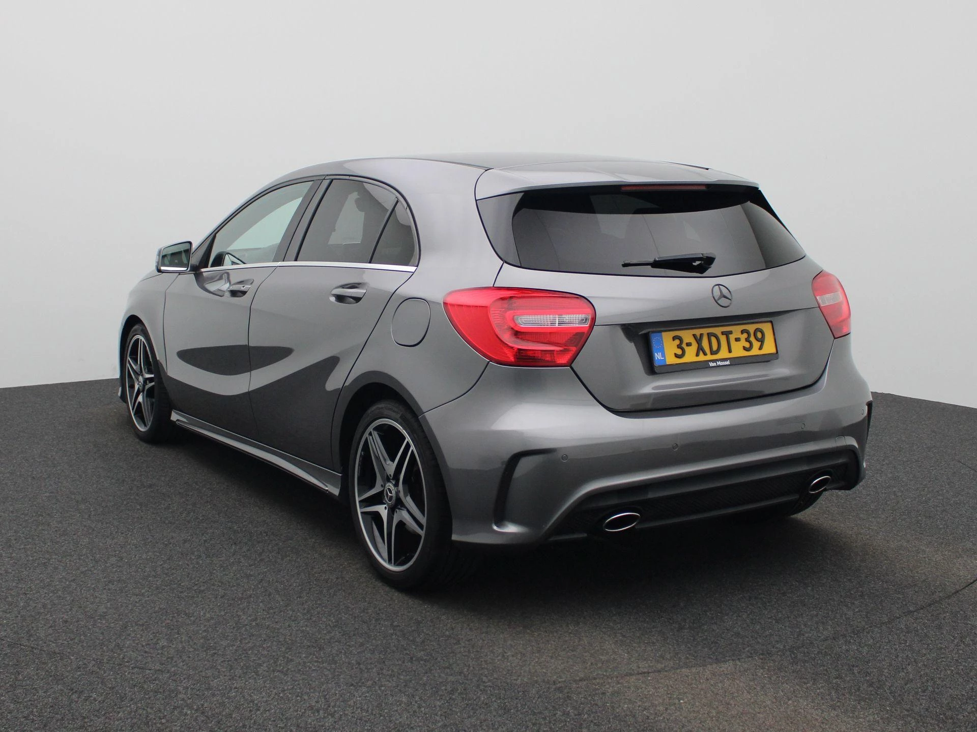 Mercedes-Benz-A-Klasse-image-1