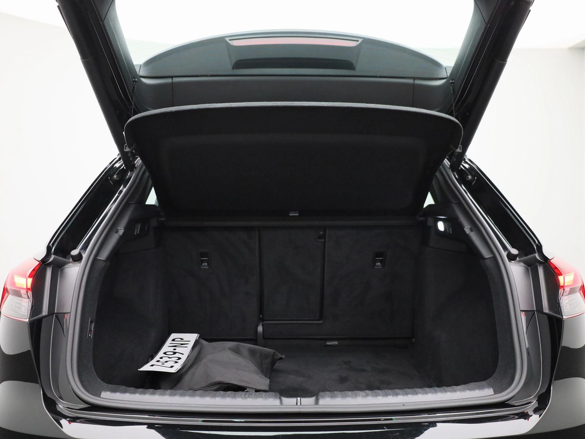 Audi-Q4 e-tron-image-13