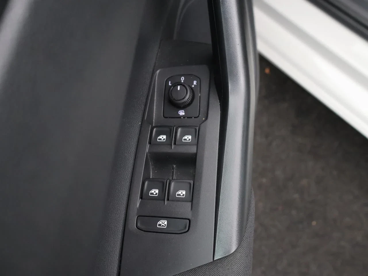 Volkswagen-Polo-image-18
