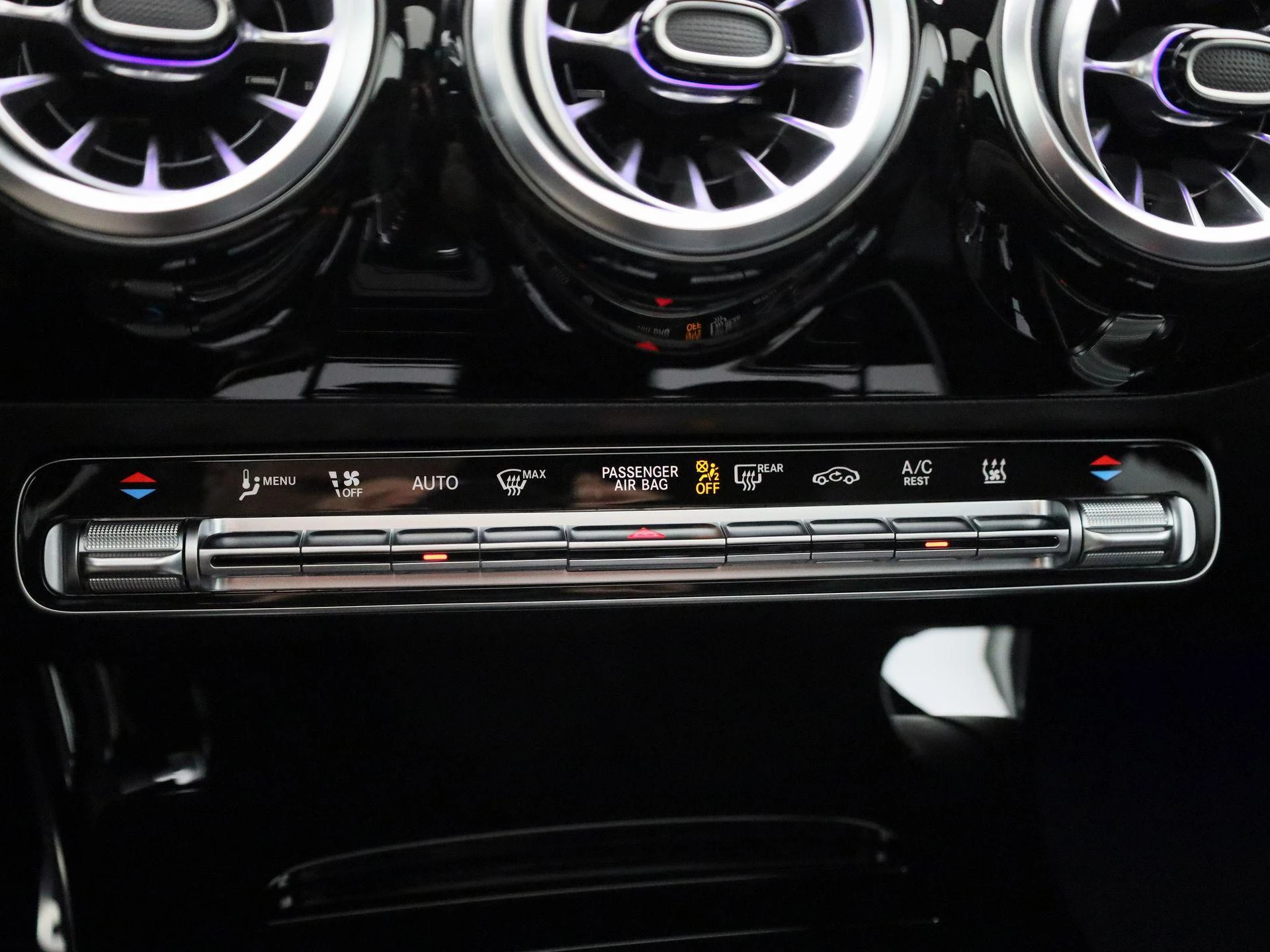 Mercedes-Benz-CLA-image-16