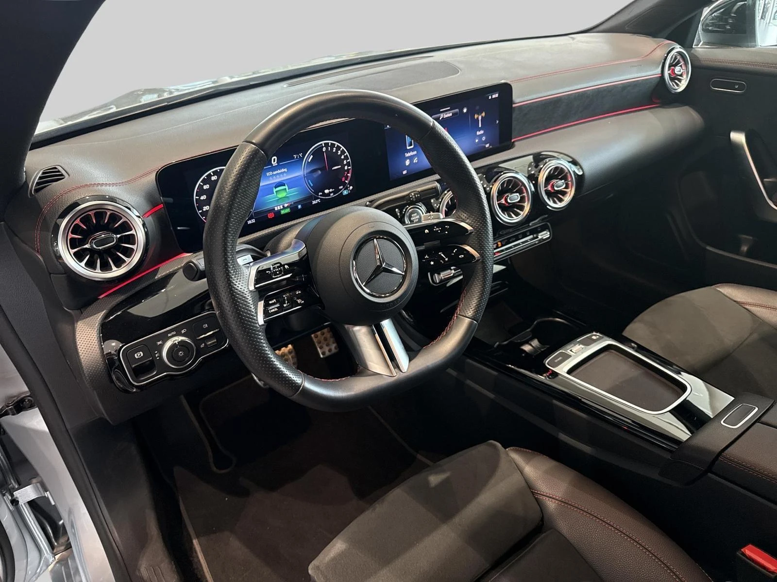 Mercedes-Benz-CLA-image-4