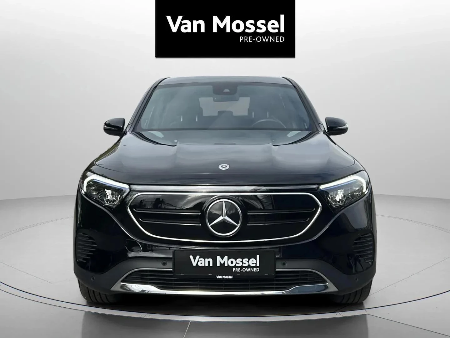 Mercedes-Benz-EQB-image-1