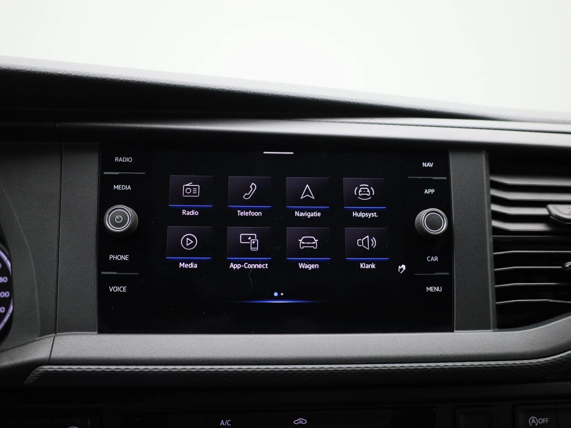 Volkswagen-Transporter-image-27