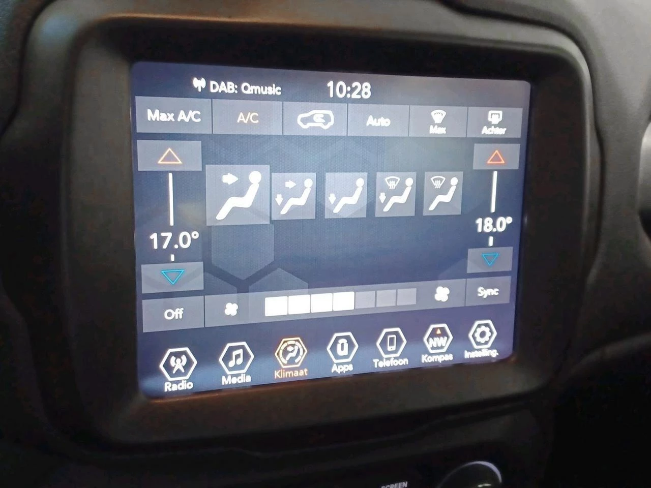 Jeep-Renegade-image-22