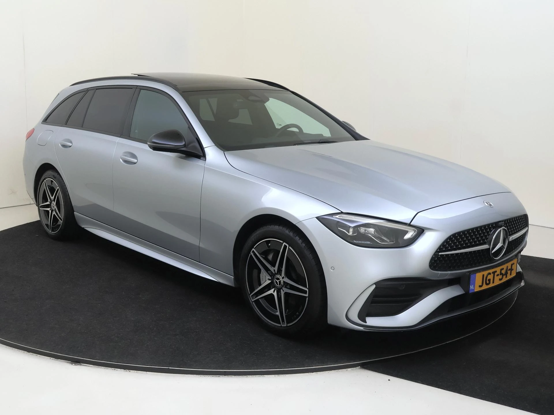 Mercedes-Benz-C-Klasse-image-1