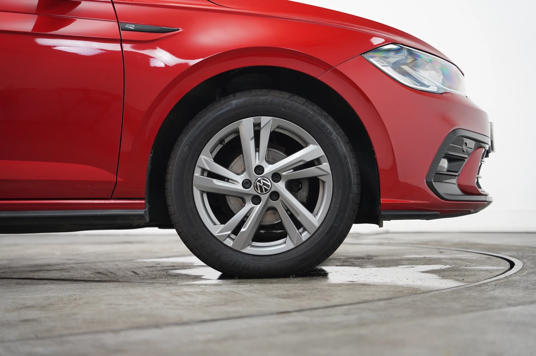 Volkswagen-Polo-image-27