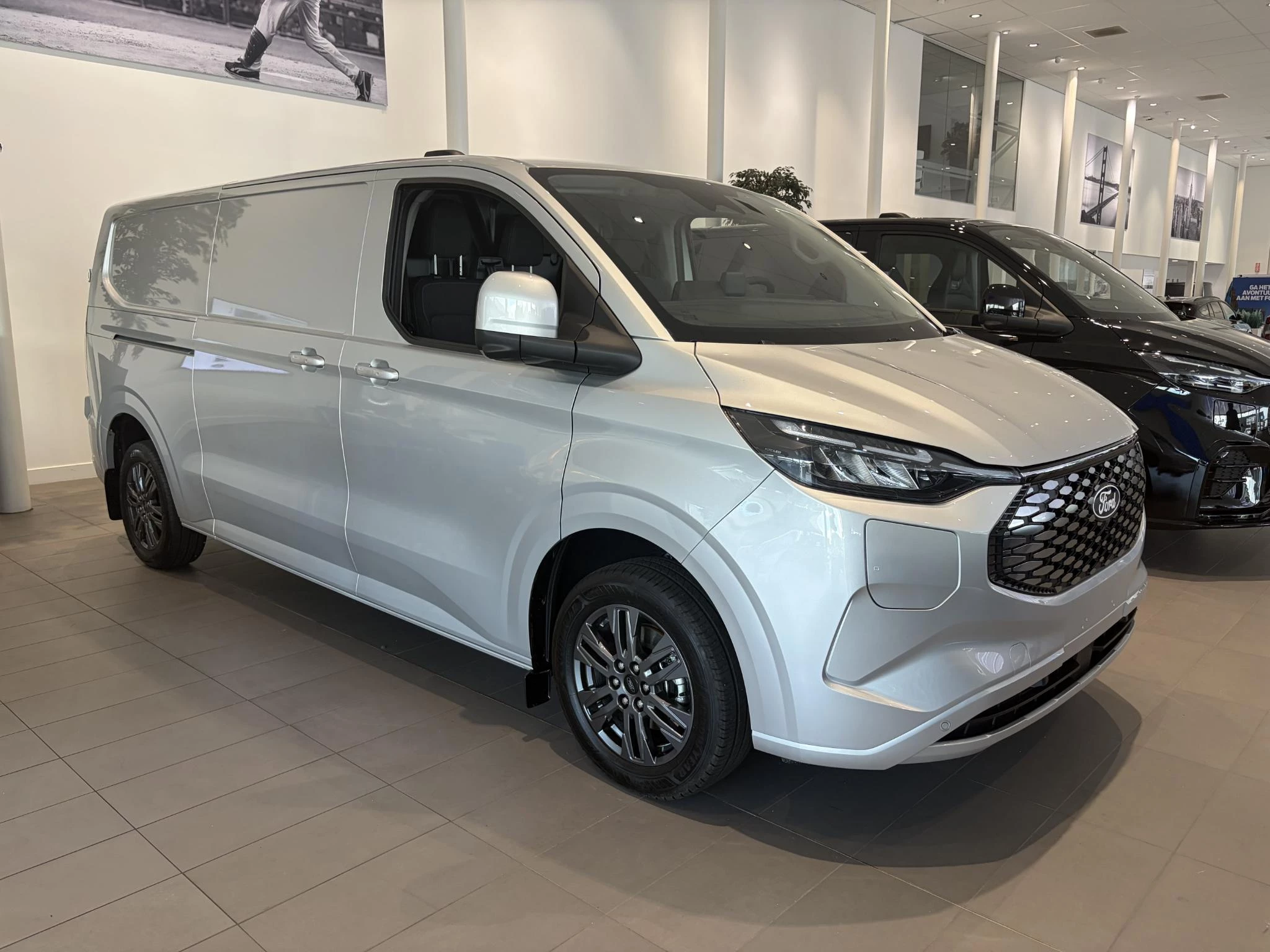 Ford E-Transit Custom 340 L2H1 Limited 71 kWh