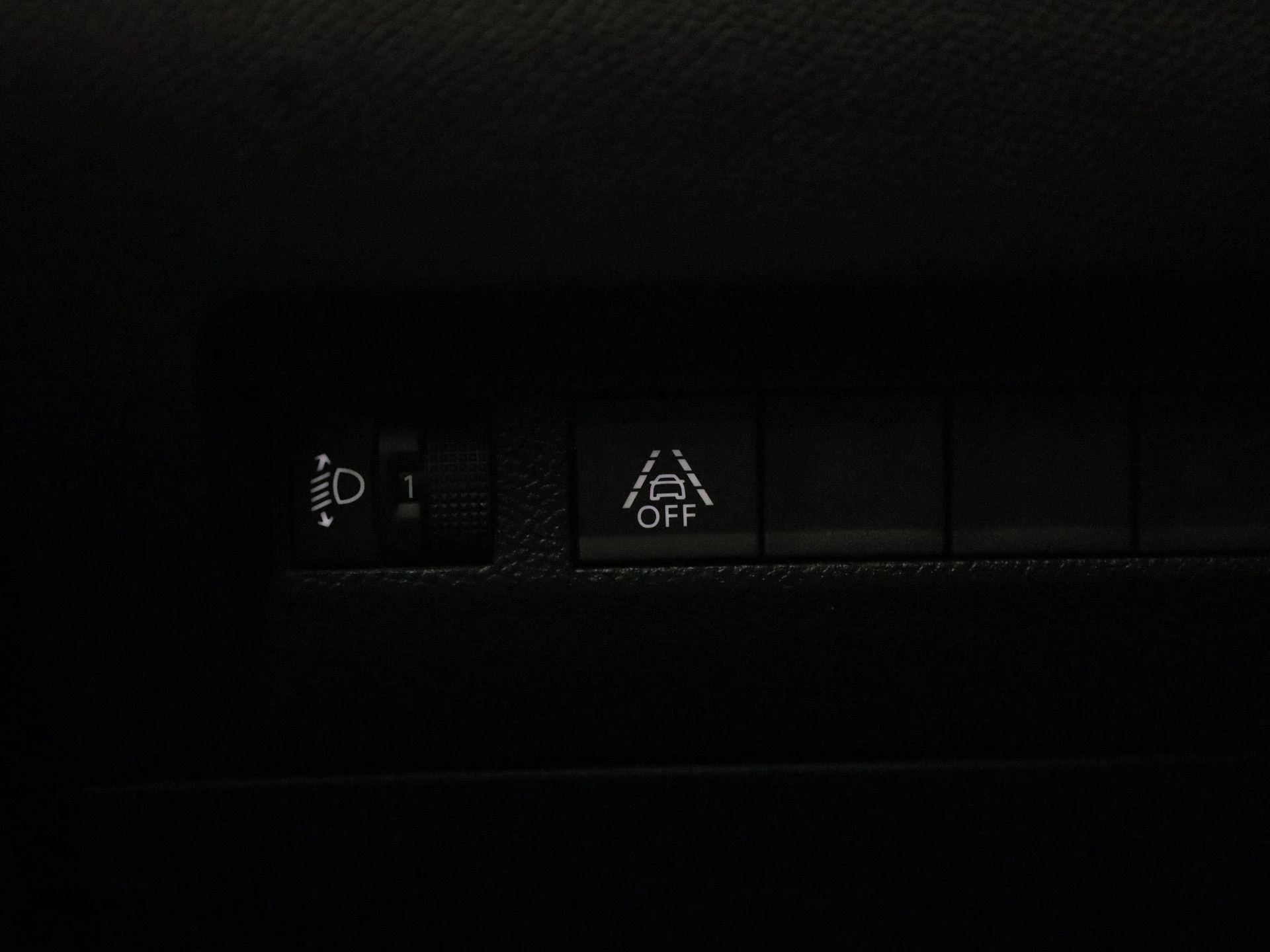 Peugeot-e-208-image-29