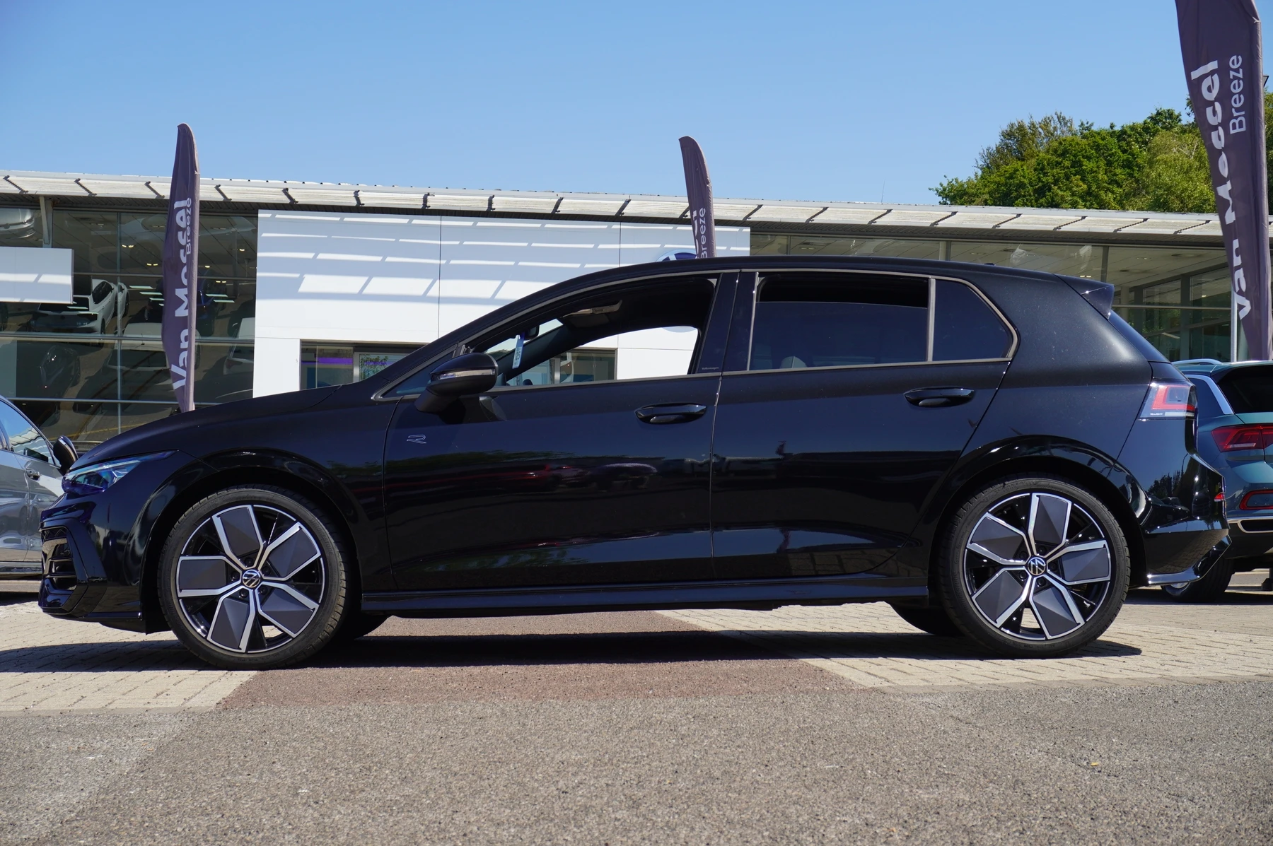 Volkswagen-Golf-image-14