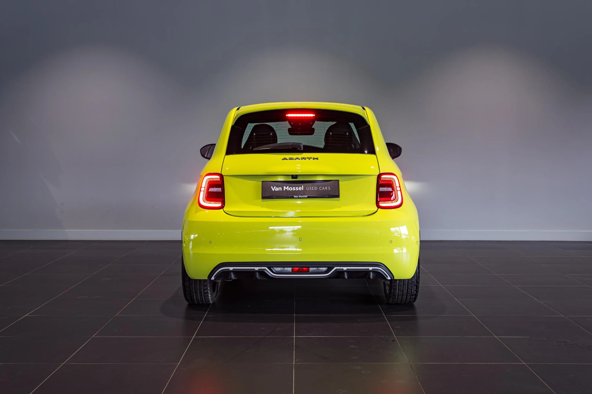 Abarth 500e 42-kWh 114kw Scorpionissima