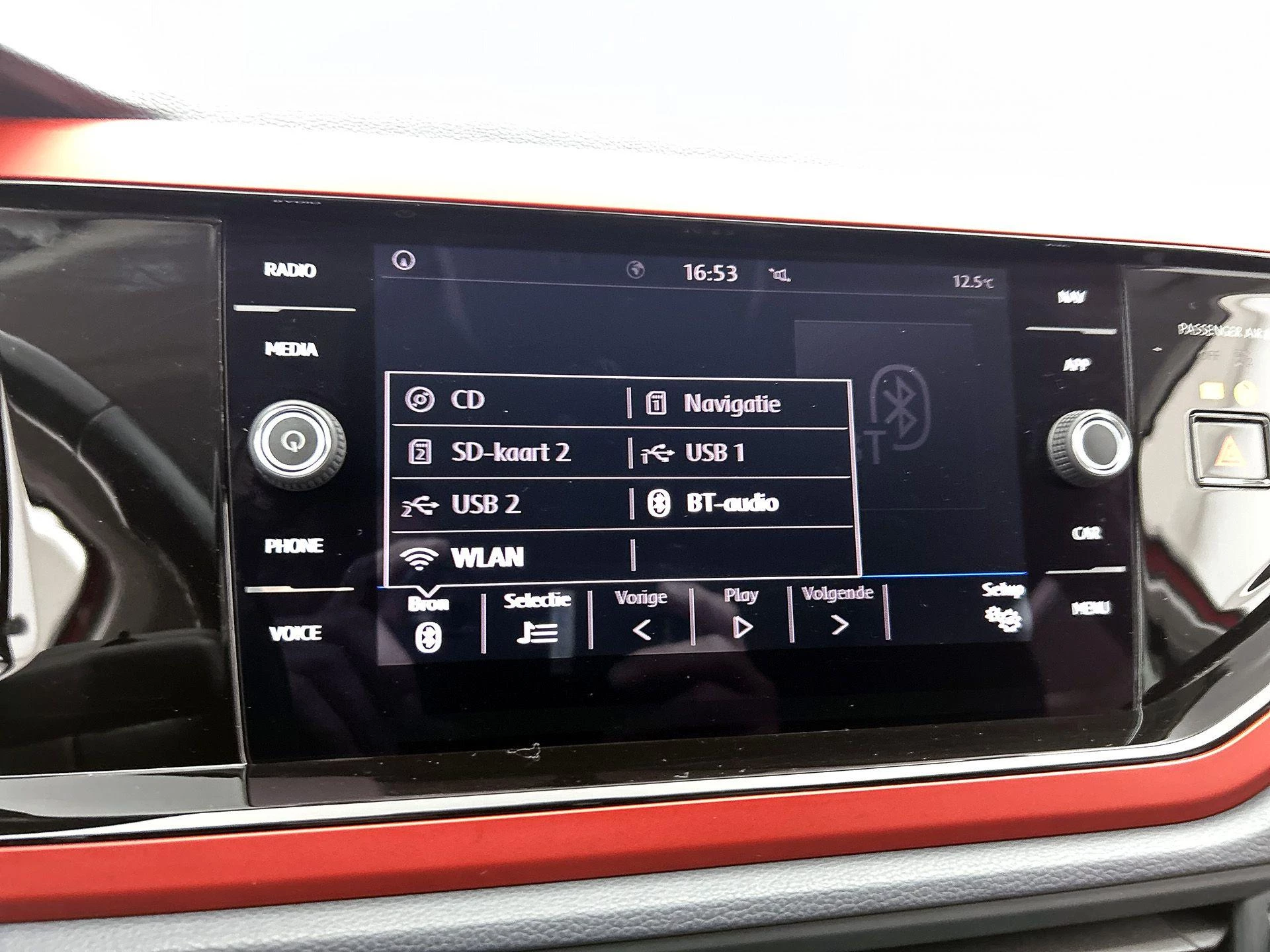 Volkswagen-Polo-image-8