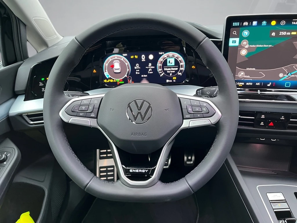Volkswagen Golf 1,5 l eTSI 110 kW 7-DSG Life Energy AHK