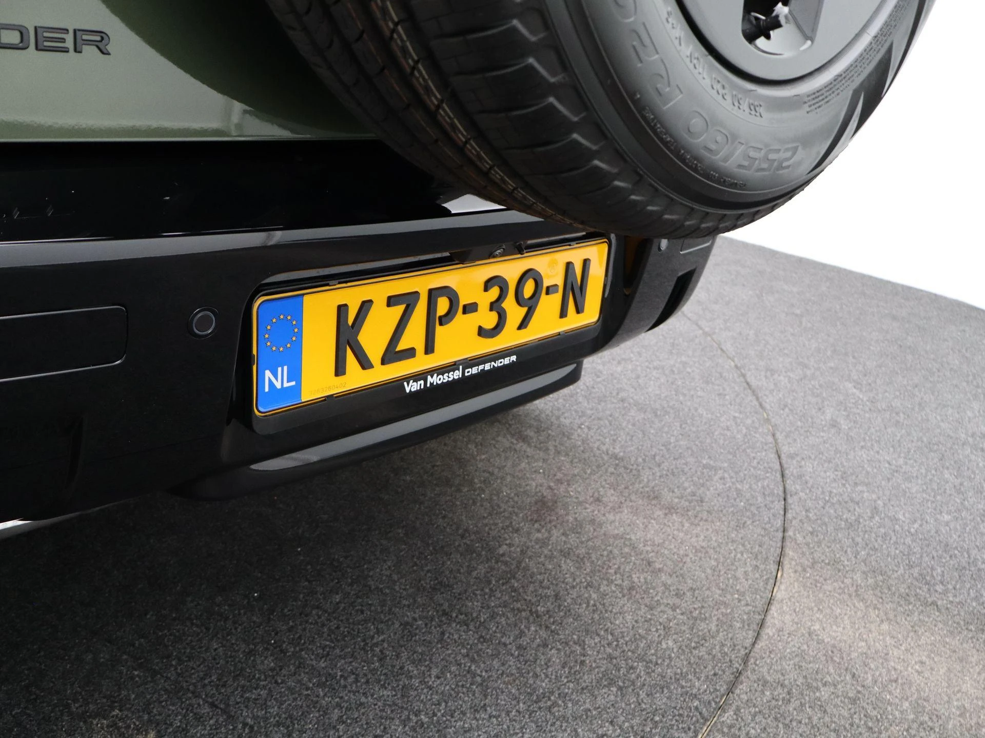 Land Rover-Defender-image-40