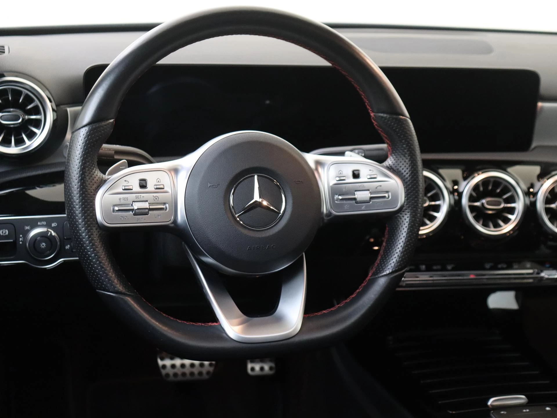 Mercedes-Benz-A-Klasse-image-10