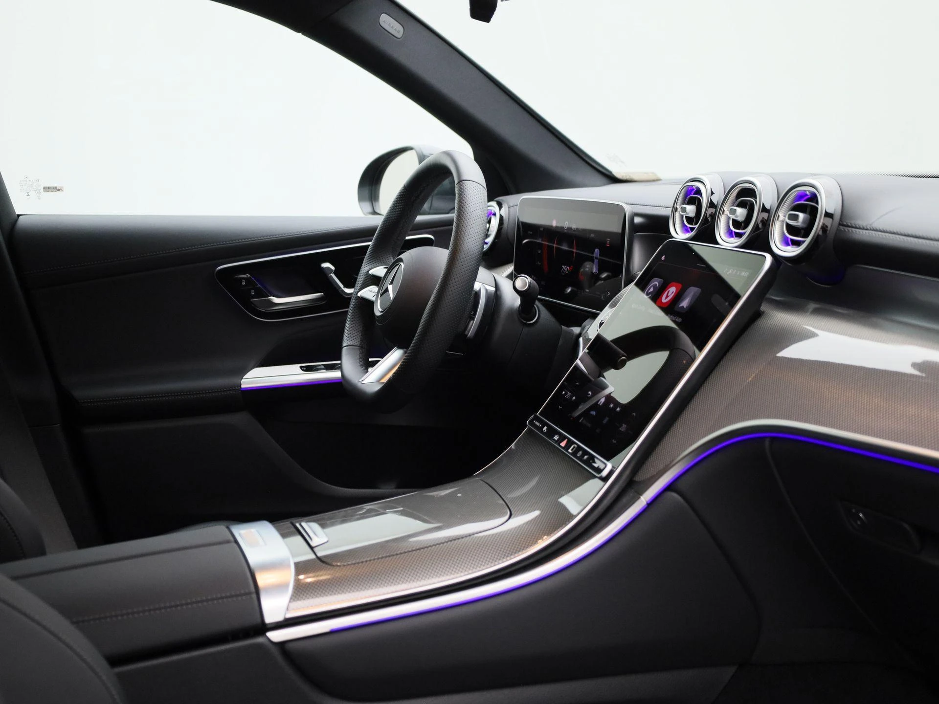 Mercedes-Benz-GLC-image-37