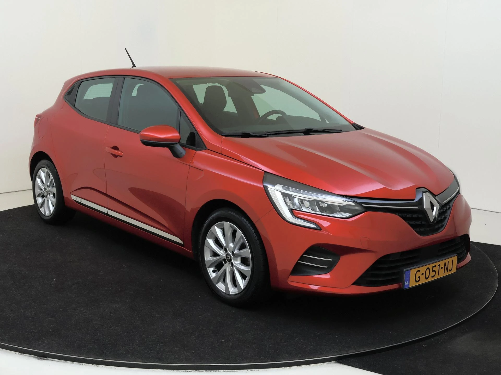 Renault-Clio-image-1