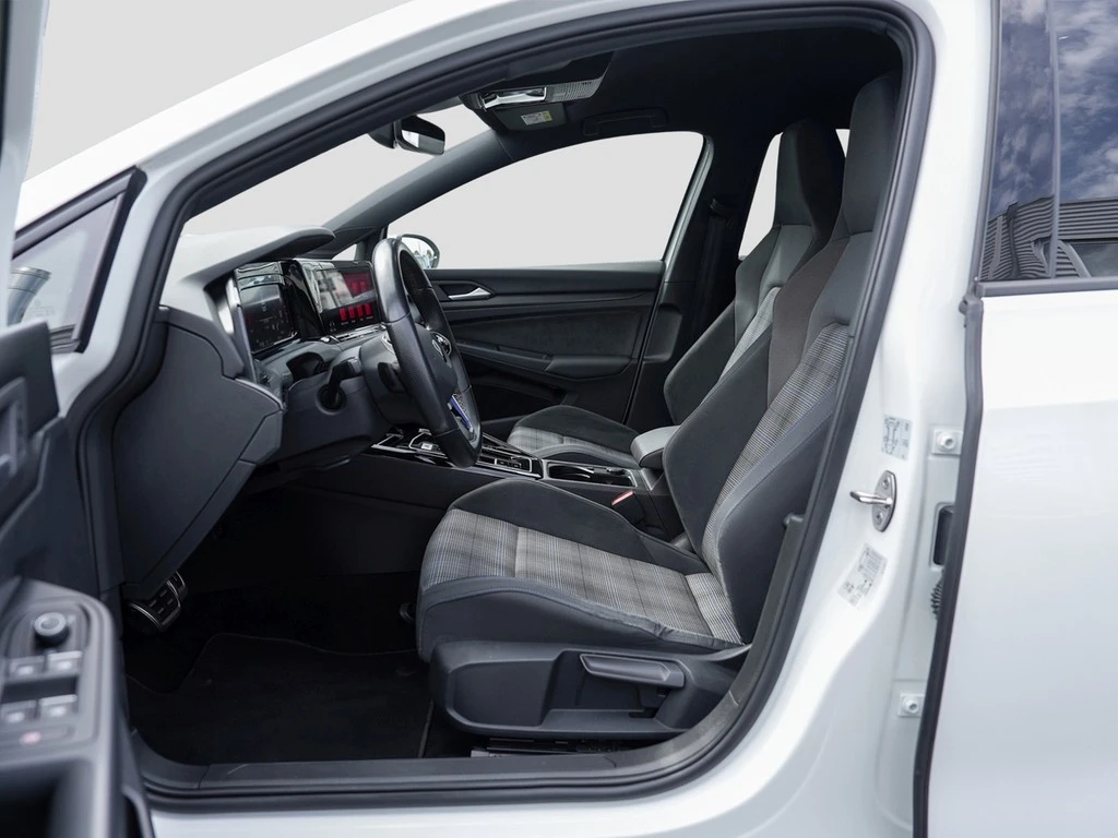 Volkswagen-Golf-image-19