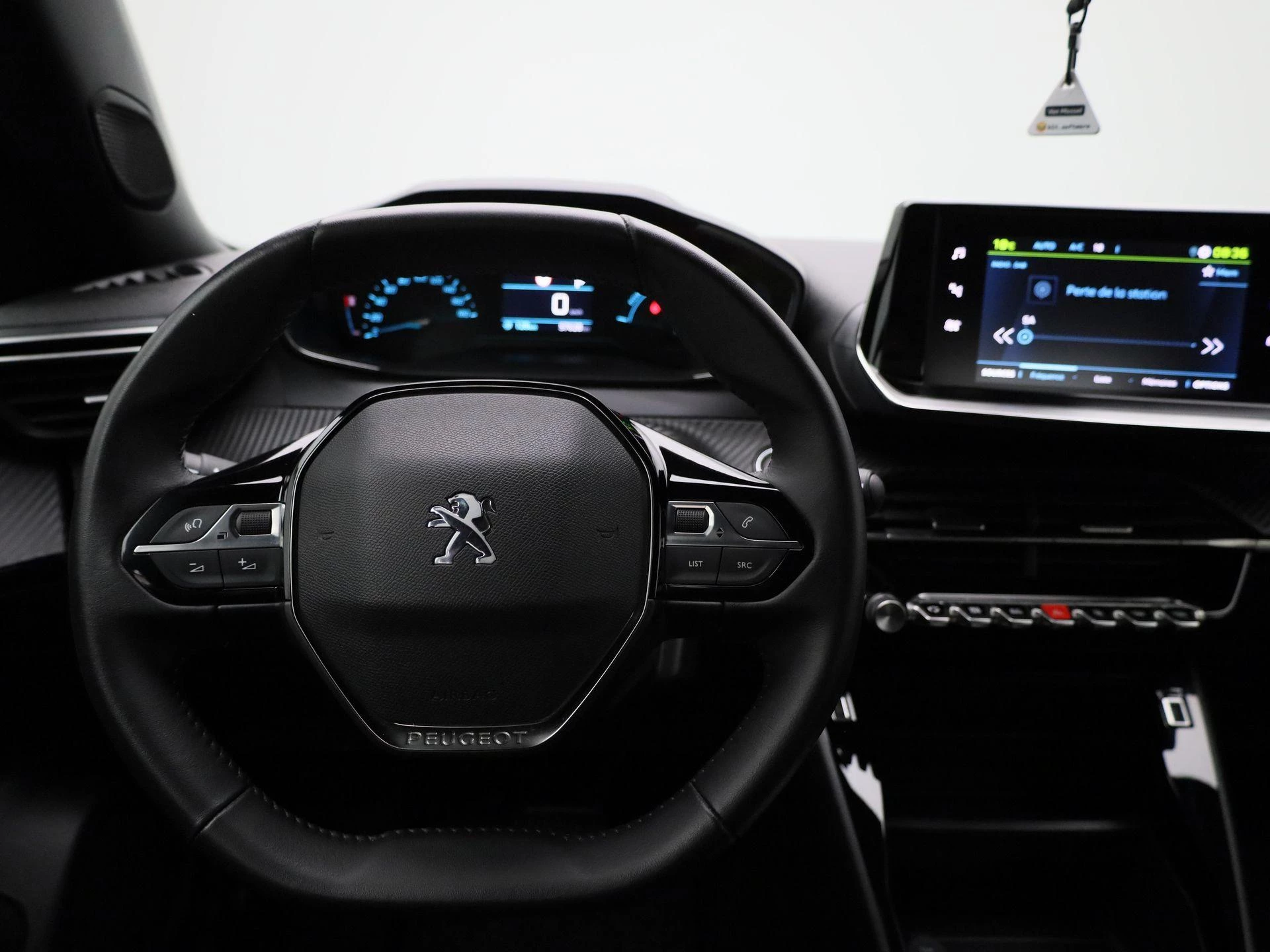 Peugeot-e-2008-image-7