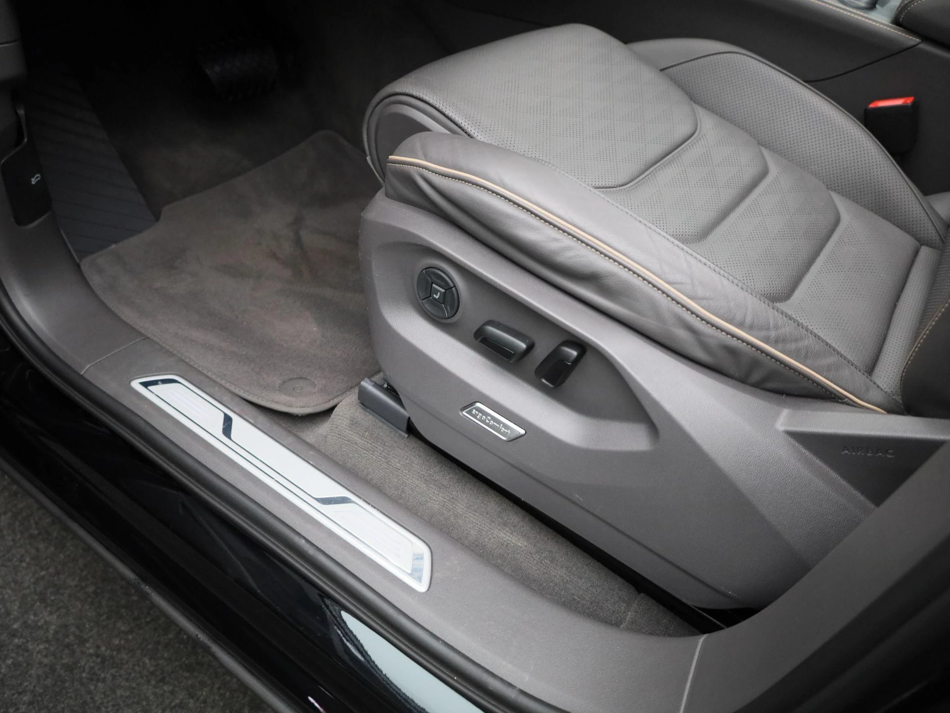 Volkswagen-Touareg-image-31