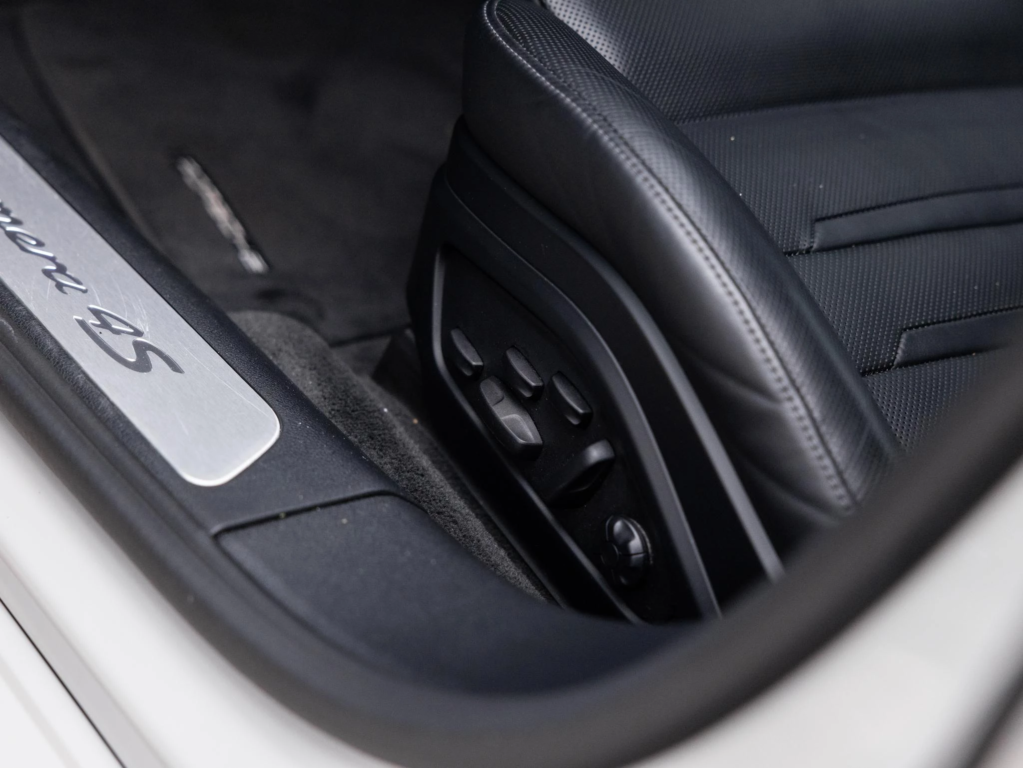 Porsche-Panamera-image-21