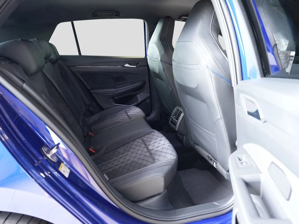 Volkswagen Golf 1,5 l eTSI DSG R-Line AHK LM18" SOUND HK