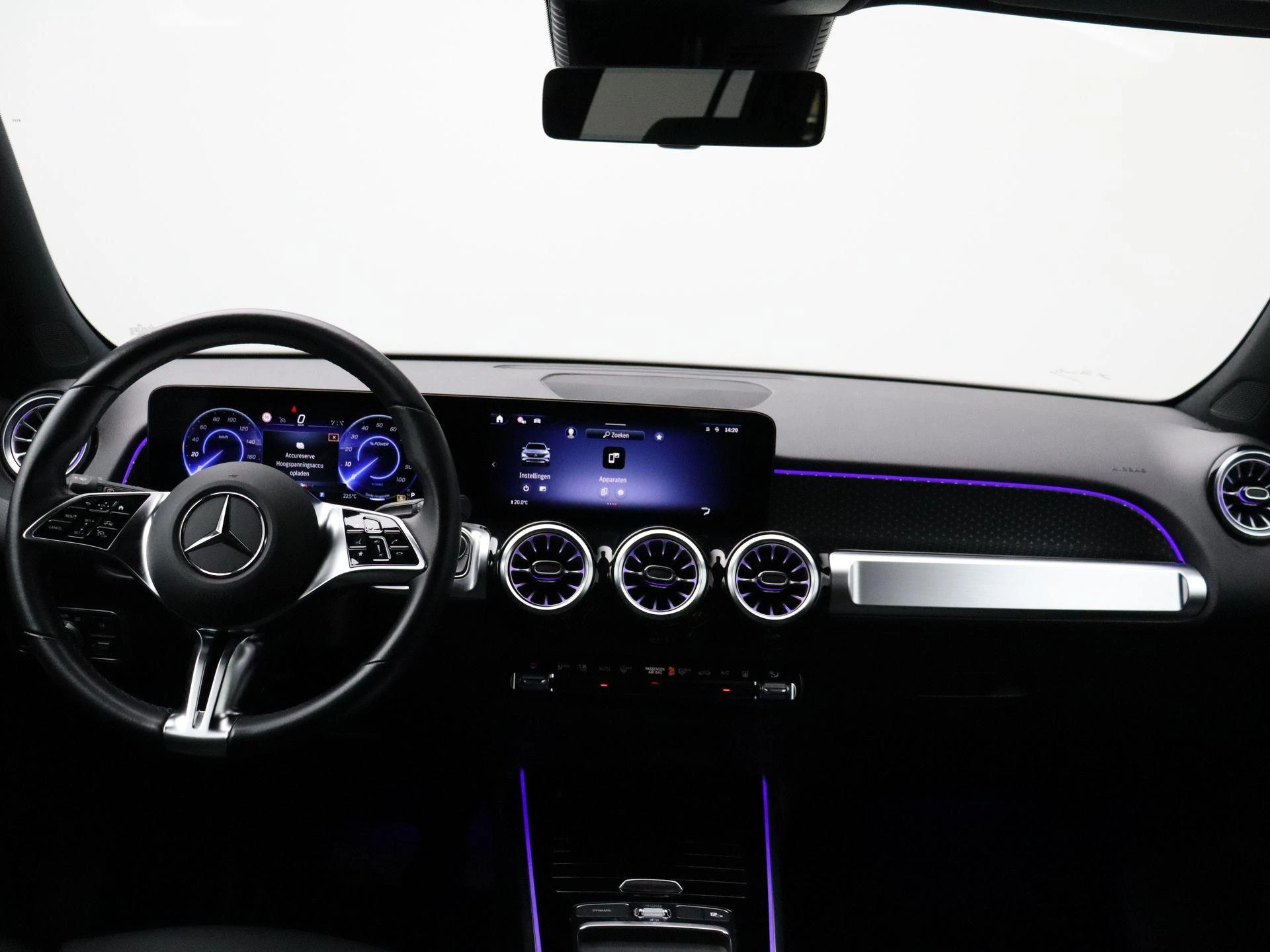 Mercedes-Benz-EQB-image-21