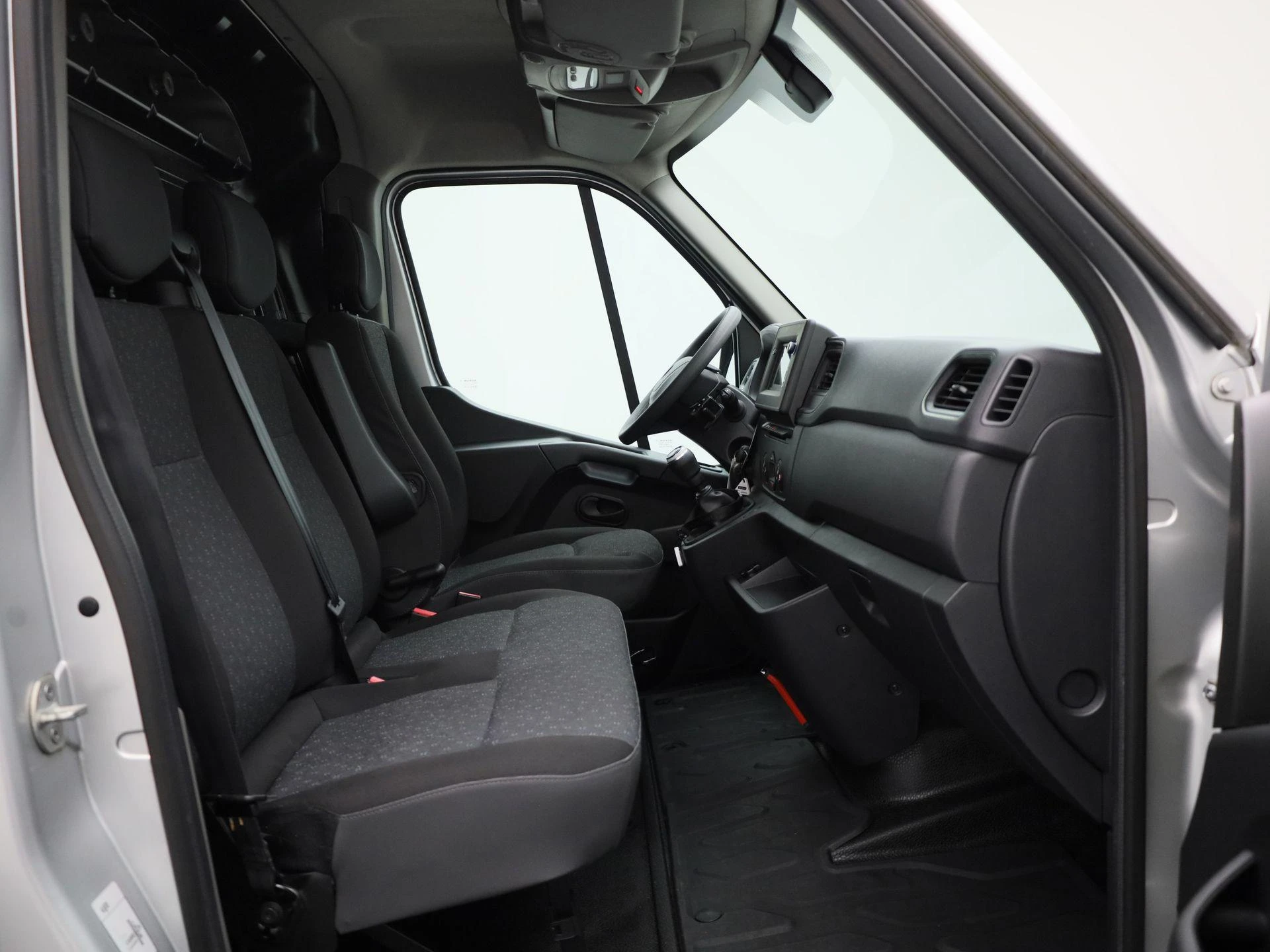Opel-Movano-image-11