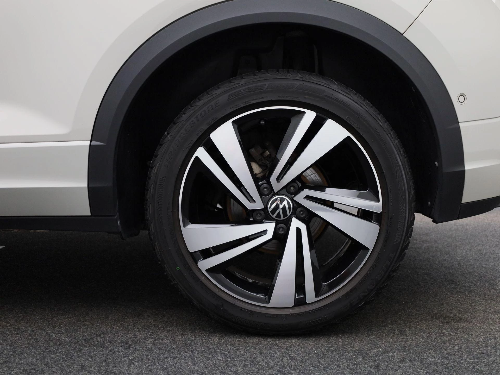 Volkswagen-T-Roc-image-12